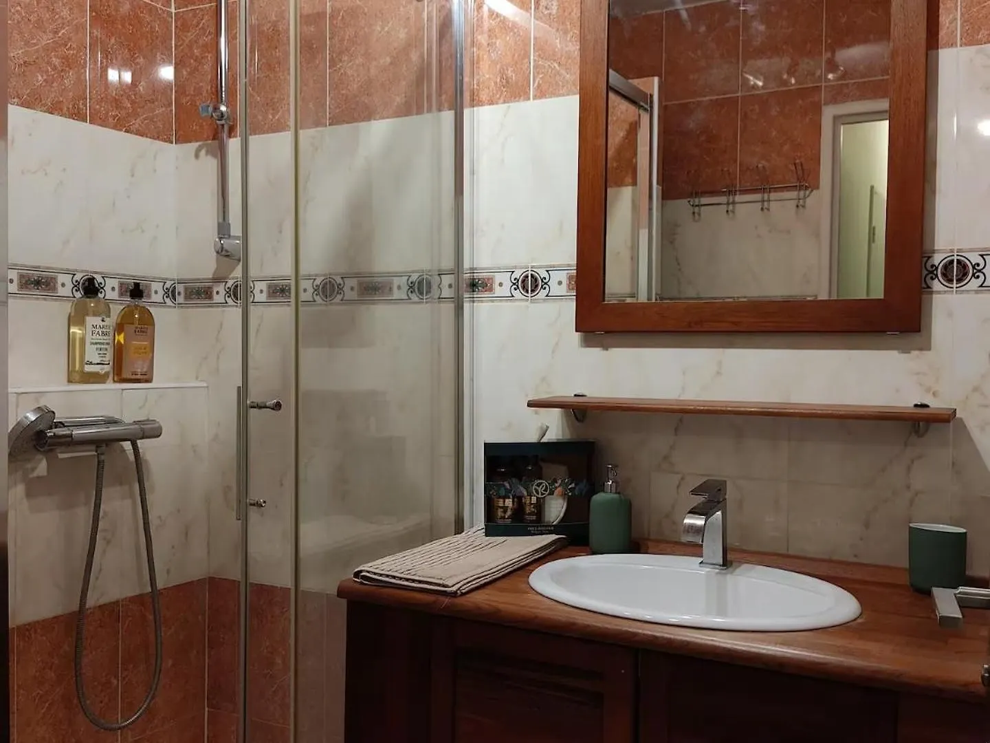 Apartment Spacious, Quiet With Stunning Pine Forest Views Marseille