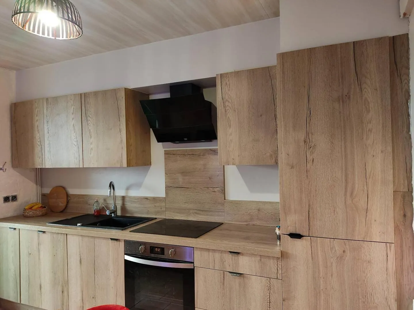 Spacious, Quiet With Stunning Pine Forest Views Marseille France