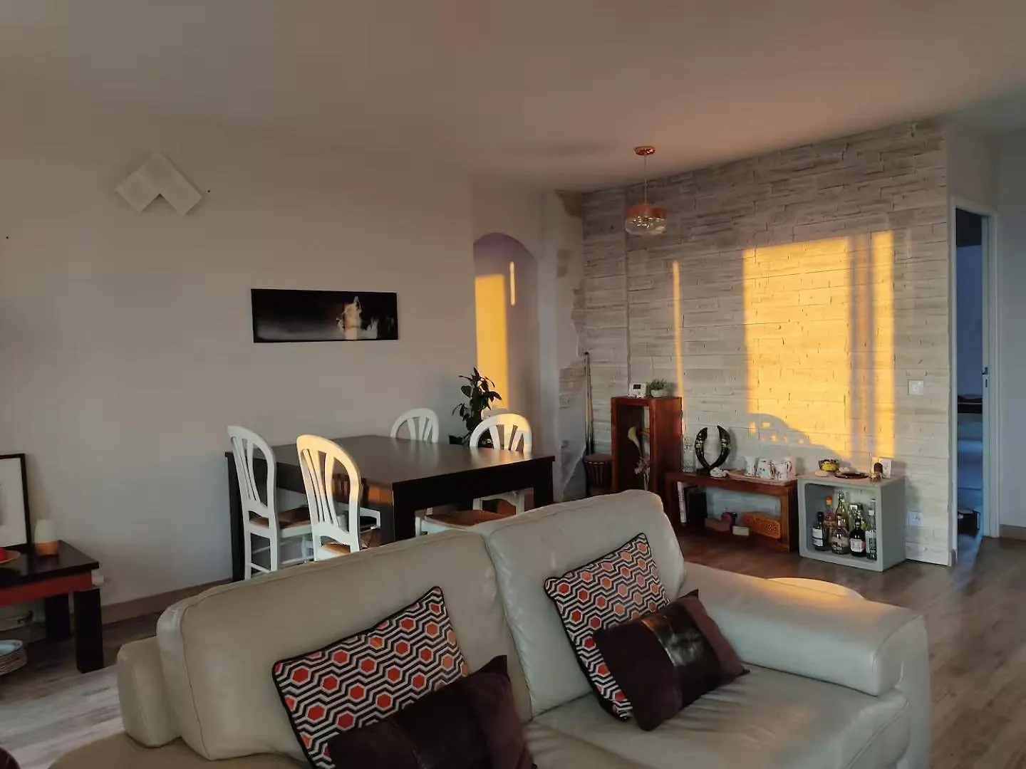 Spacious, Quiet With Stunning Pine Forest Views Marseille France