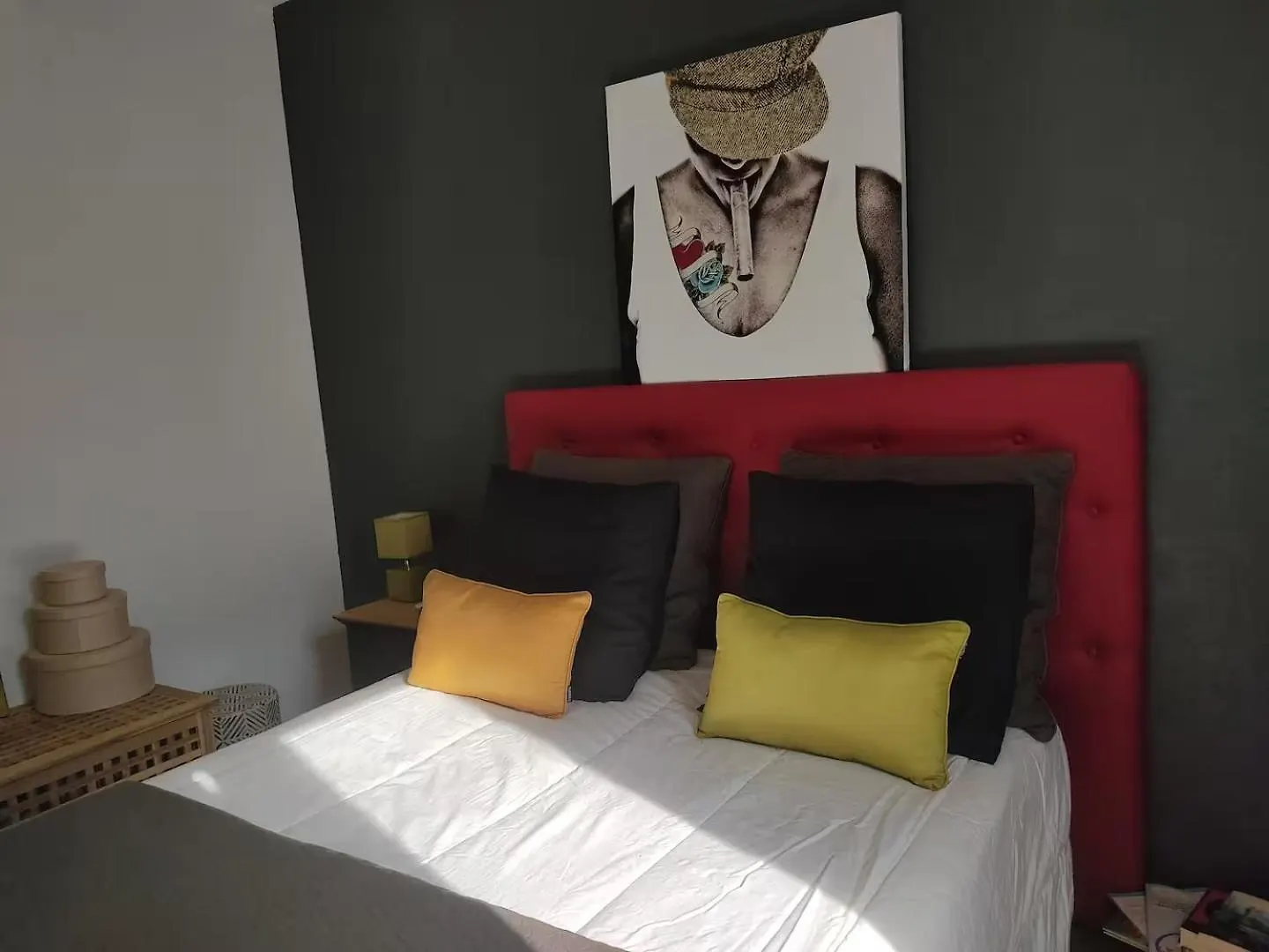 Spacious, Quiet With Stunning Pine Forest Views Marseille Apartment