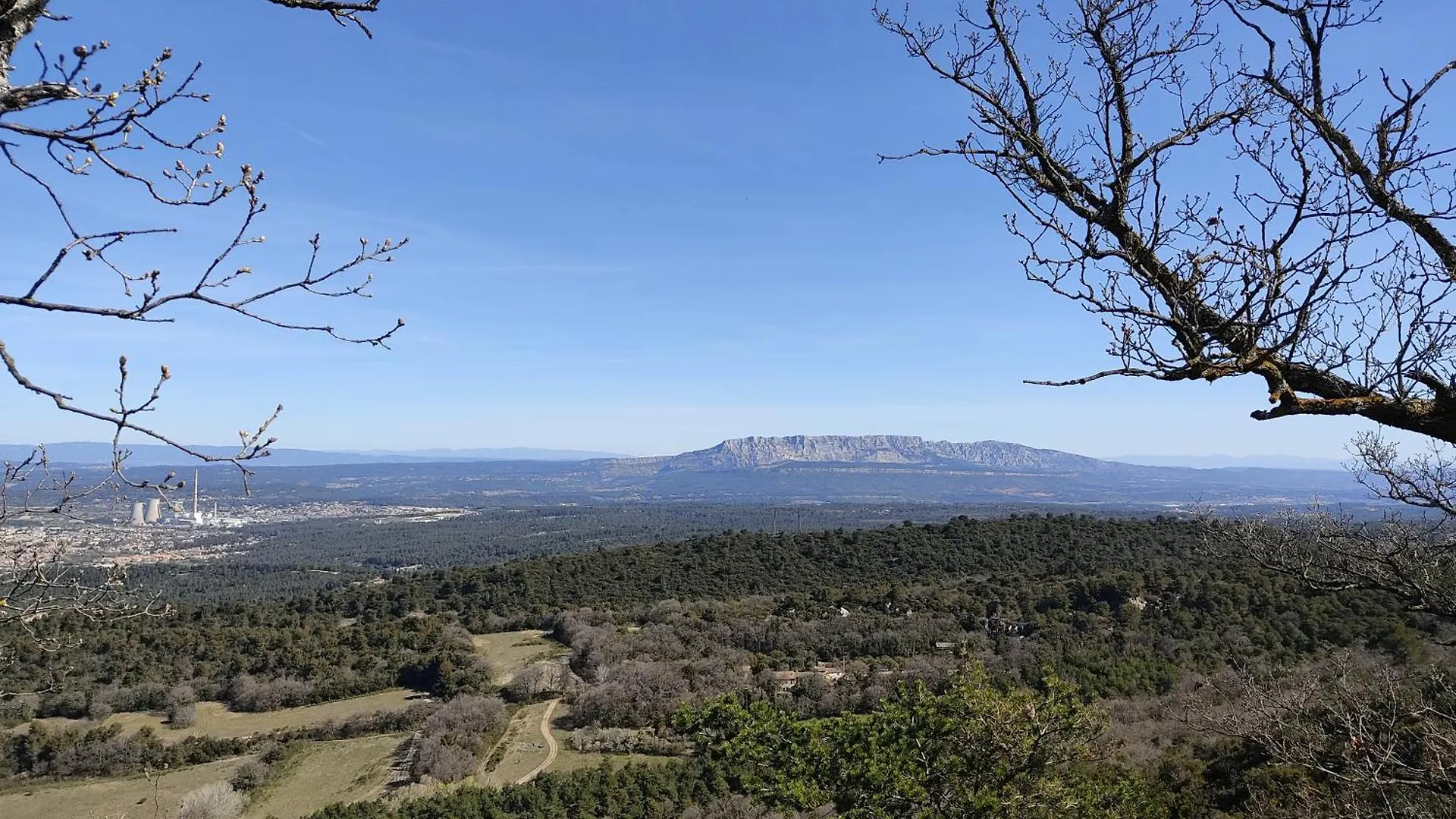 Apartment Spacious, Quiet With Stunning Pine Forest Views Marseille